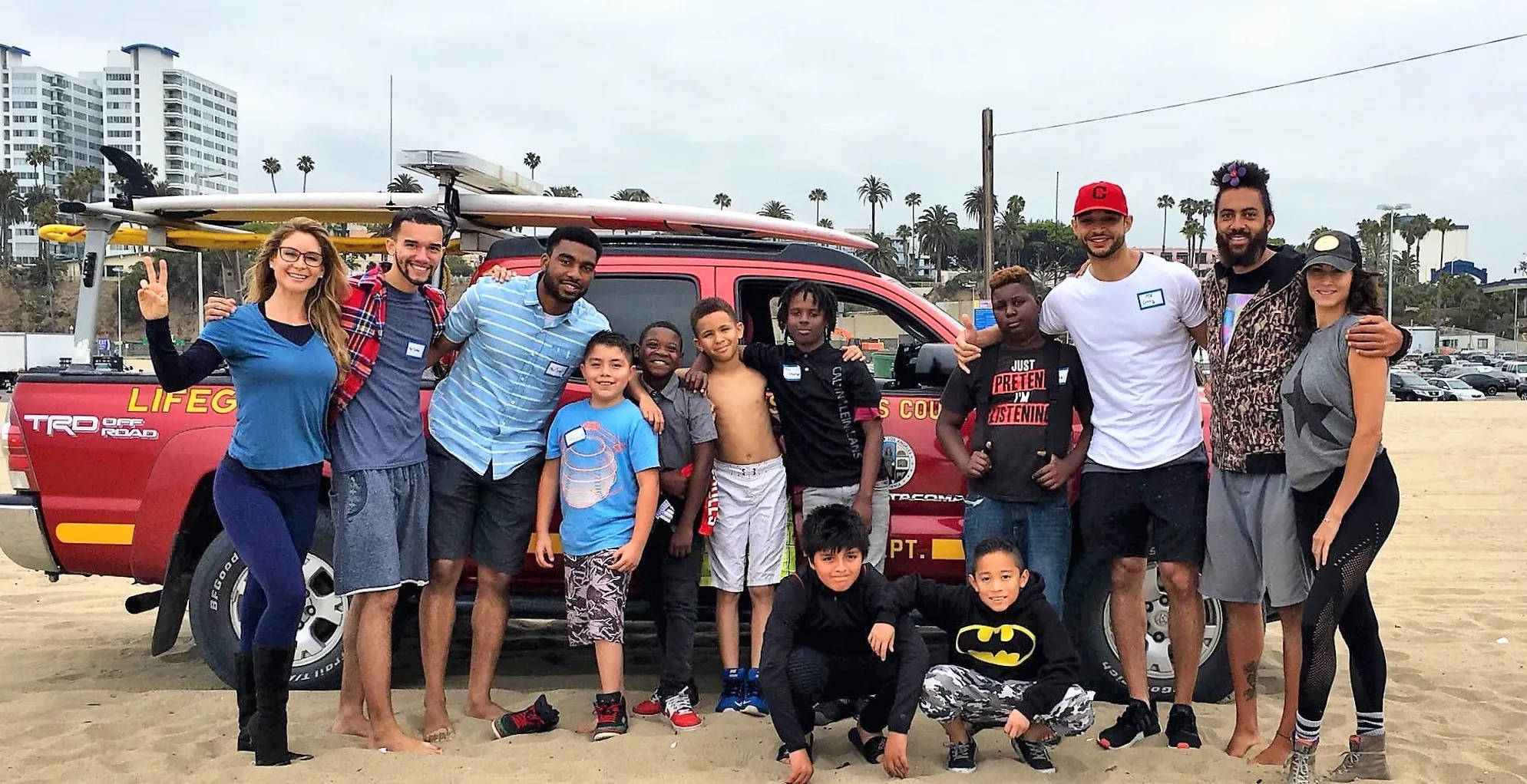 Volunteers at a Pick Up For Paradise beach cleanup